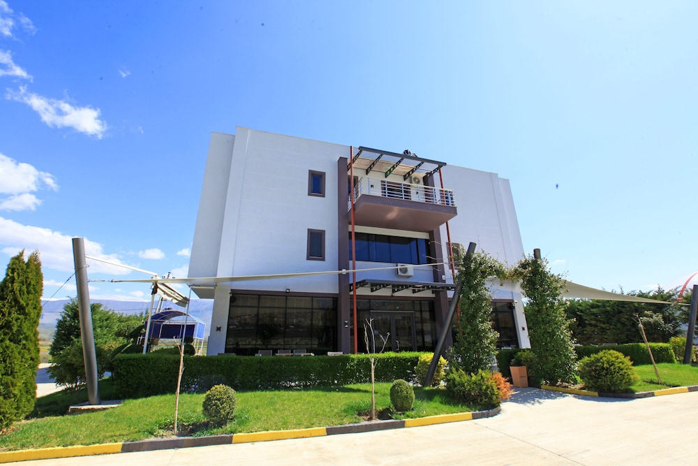 White Palace Hotel — hotel in Lazarat