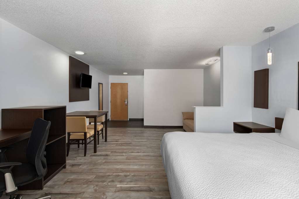 Super 8 by Wyndham Harbison Parkridge Hospital - photo 28