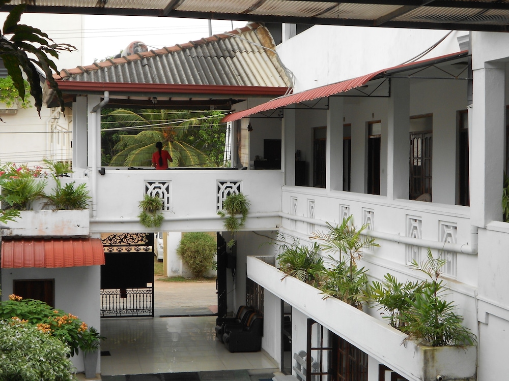 Shanith Guesthouse — 5-Star Luxury Hotel in Negombo, Sri Lanka