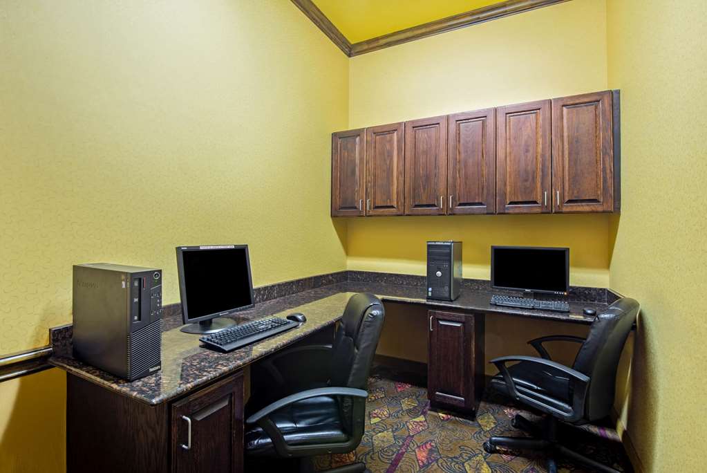 La Quinta Inn & Suites by Wyndham Eastland - photo 59