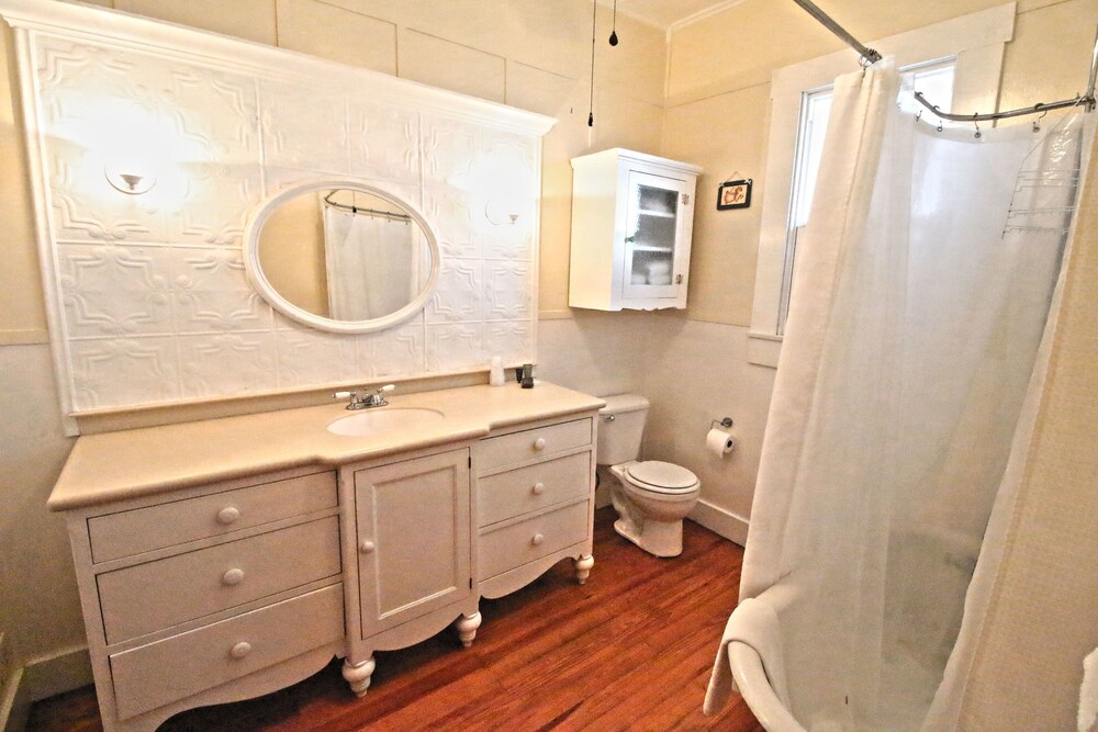 Peach Tree Inn & Suites - photo 41