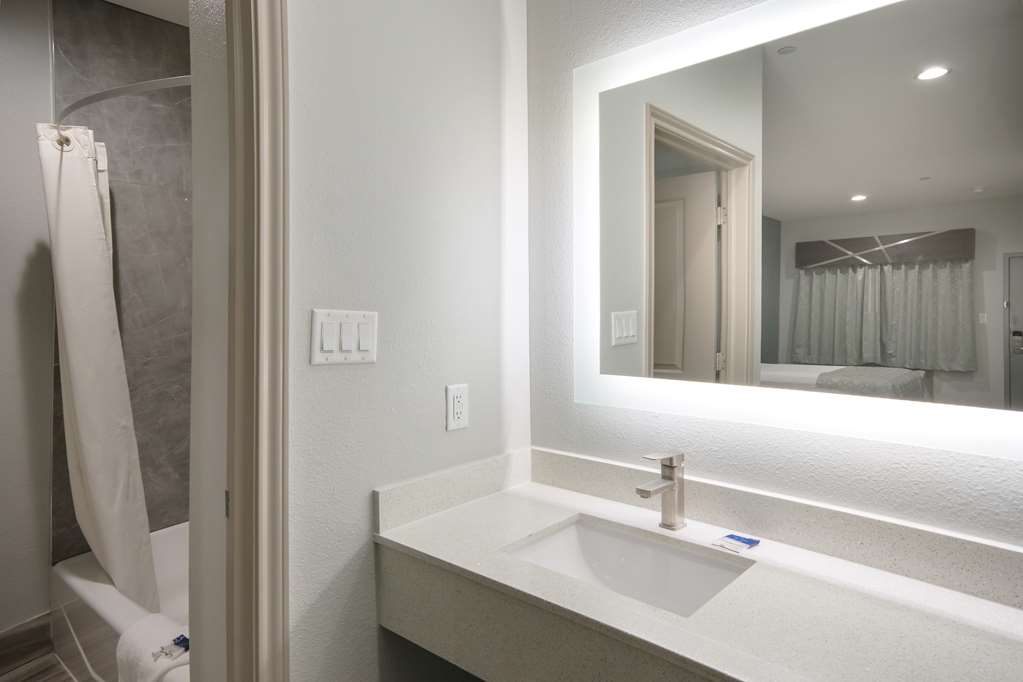 Americas Best Value Inn & Suites NE Houston Downtown I 610 - photo 8
