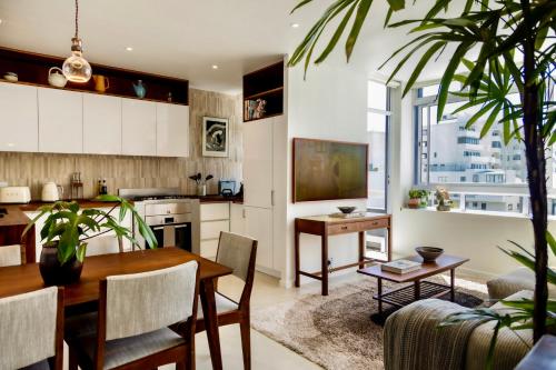 Renovated remote work 3 bed gem with ACs & views