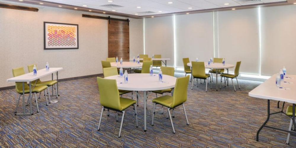 Holiday Inn Express Alliance by IHG - photo 32