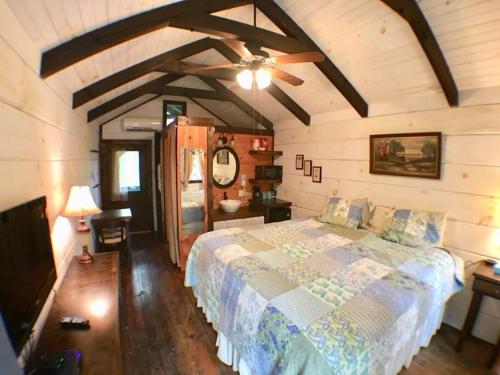 Tiny Home Cottage Near the Smokies #5 Fleur - photo 7