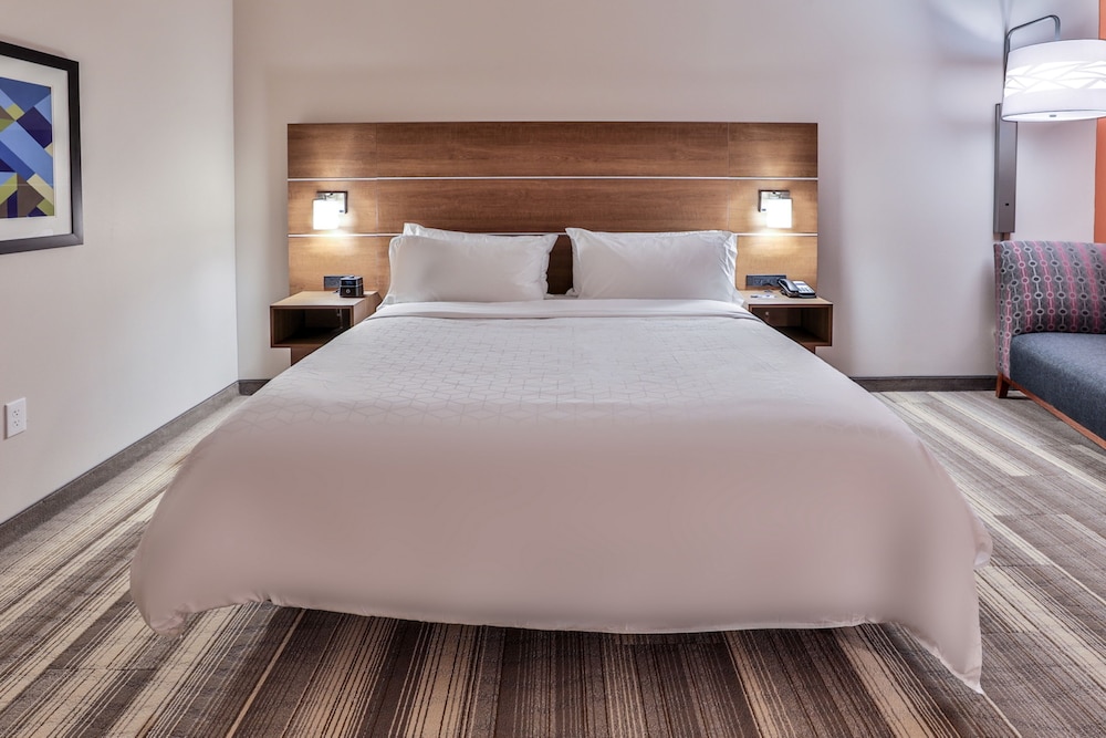 Holiday Inn Express & Suites Nashville Metrocenter Downtown by IHG - photo 25
