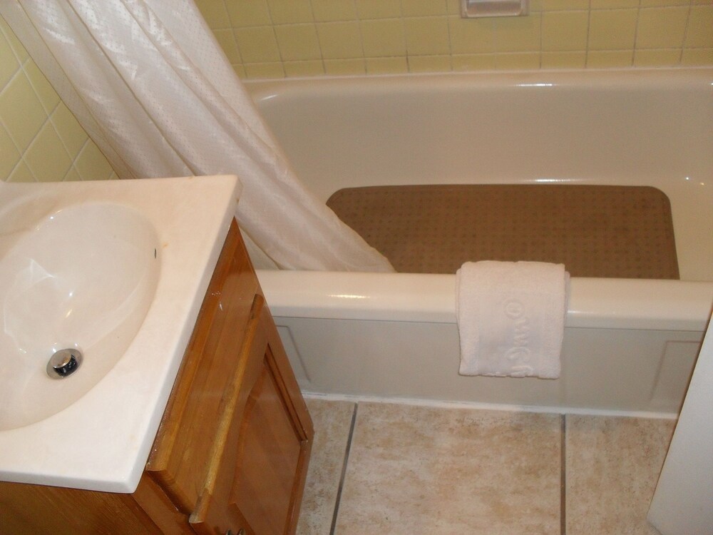 Shore Winds Motel - photo 35