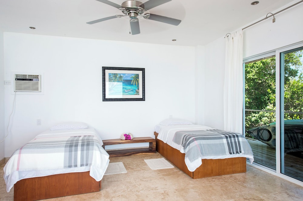 Seaside Sanctuary: Private Villa With Breathtaking Views — 4-Star Luxury Hotel in Governor's Harbour, Bahamas
