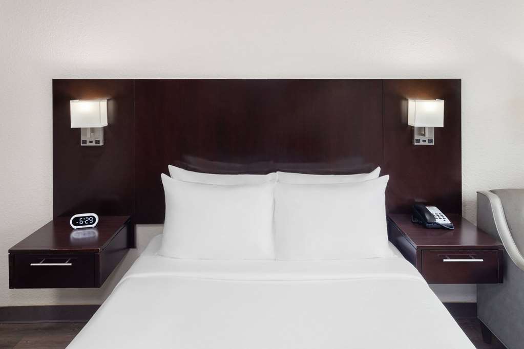 Days Inn by Wyndham Melbourne - photo 24