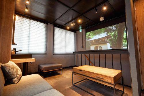 粛郷 tenjinbashi - carbon neutral hotel in Osaka