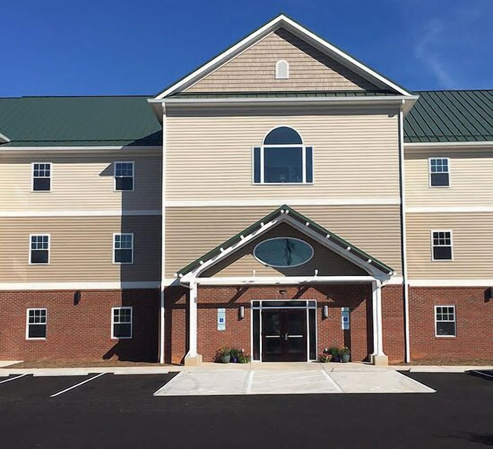 The Acorn Suites — hotel in Mebane