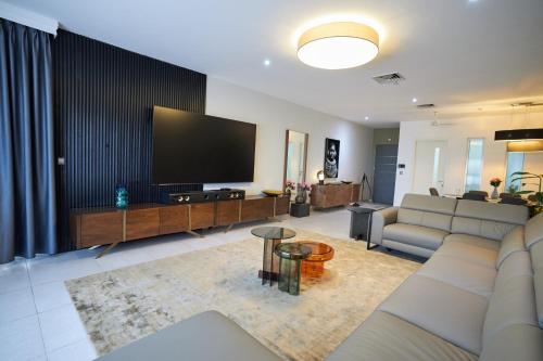 Prime Line — 4-Star Luxury Hotel in Accra, Ghana