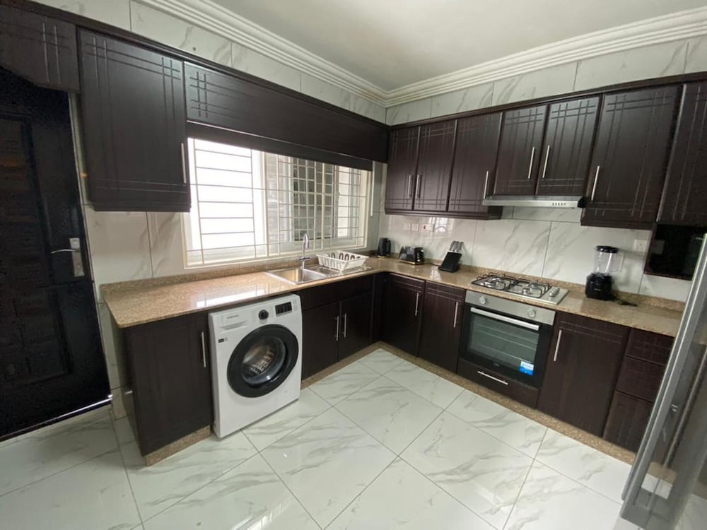 3 Bed Apartment Sleeps 6 Parking Patio Wifi — Freetown — photo 5