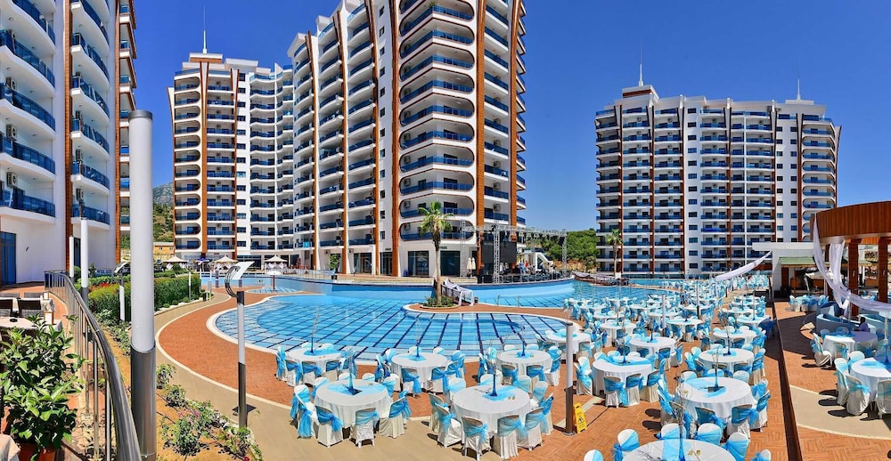 Azura Complex - carbon neutral hotel in Alanya
