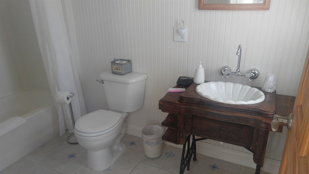The Iron Gate Inn - photo 29