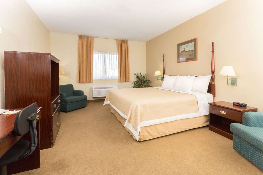 Days Inn by Wyndham Colorado Springs Airport - photo 12