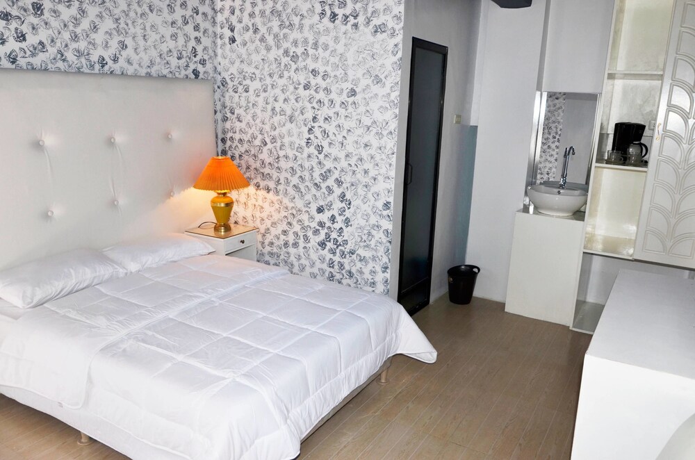 Grand Peninsula Suites — Balanga — photo 3
