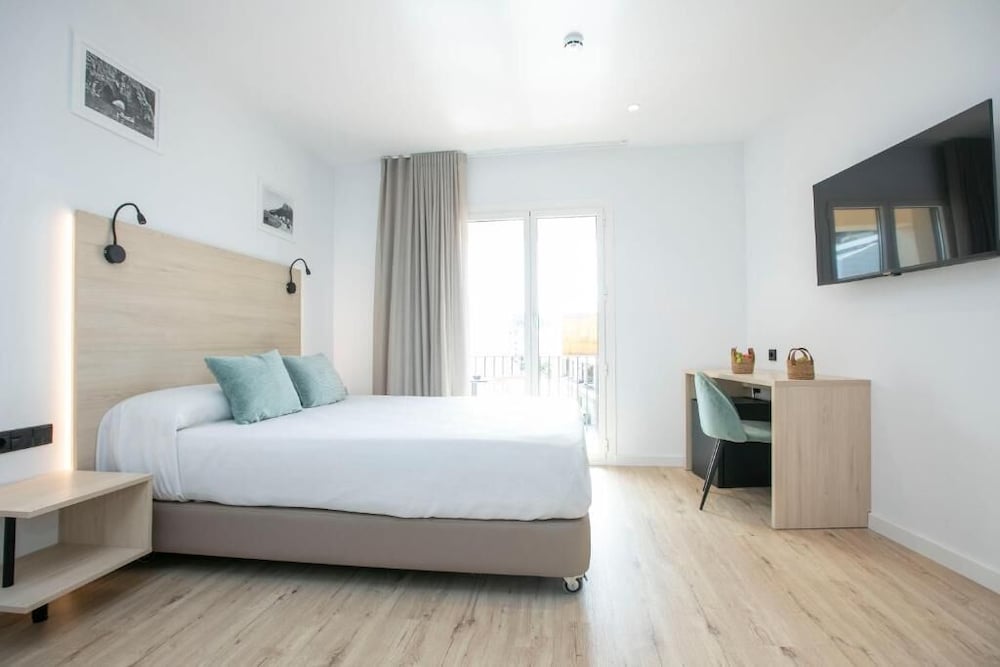 Hotel Coral Boutique by gaiarooms — Torroella De Montgri — photo 2