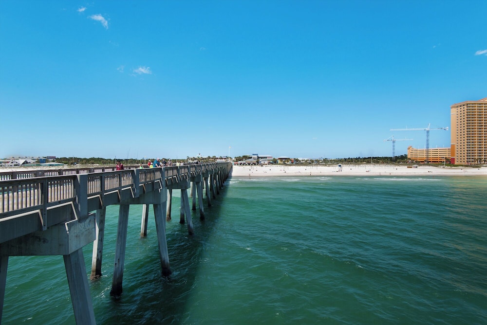 Tidewater Beach Luxury Penthouse With Resort Amenities and a View - photo 25