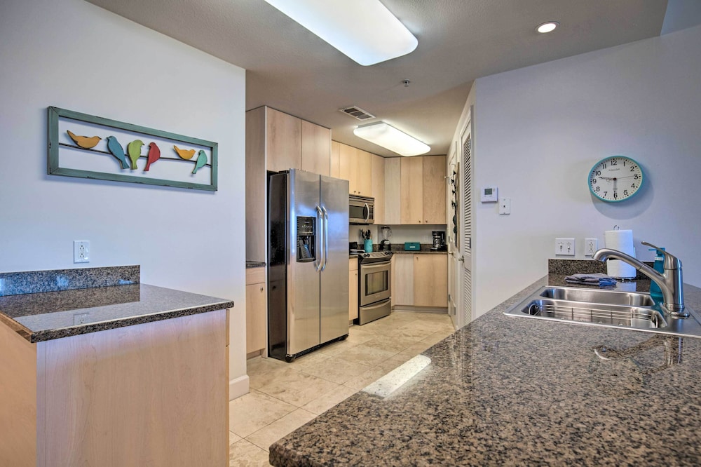 Sunny Beachfront Biloxi Condo with Resort Amenities - photo 5