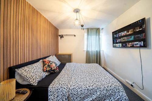 Comfortable Spare Room With King Size Bed Near Sheffield Centre in Sheffield, United Kingdom