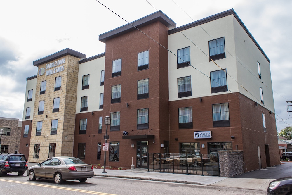 Cobblestone Hotel & Suites Chippewa Falls - photo 74