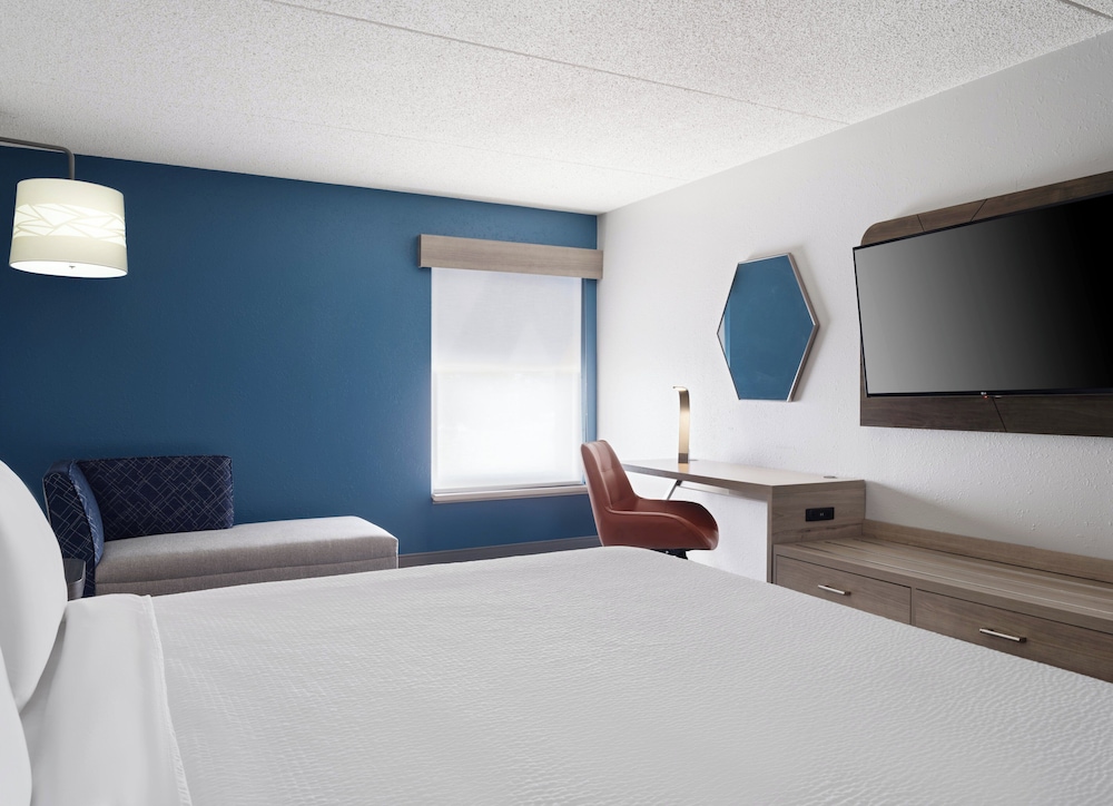 Holiday Inn Express Indianapolis Airport by IHG - photo 33