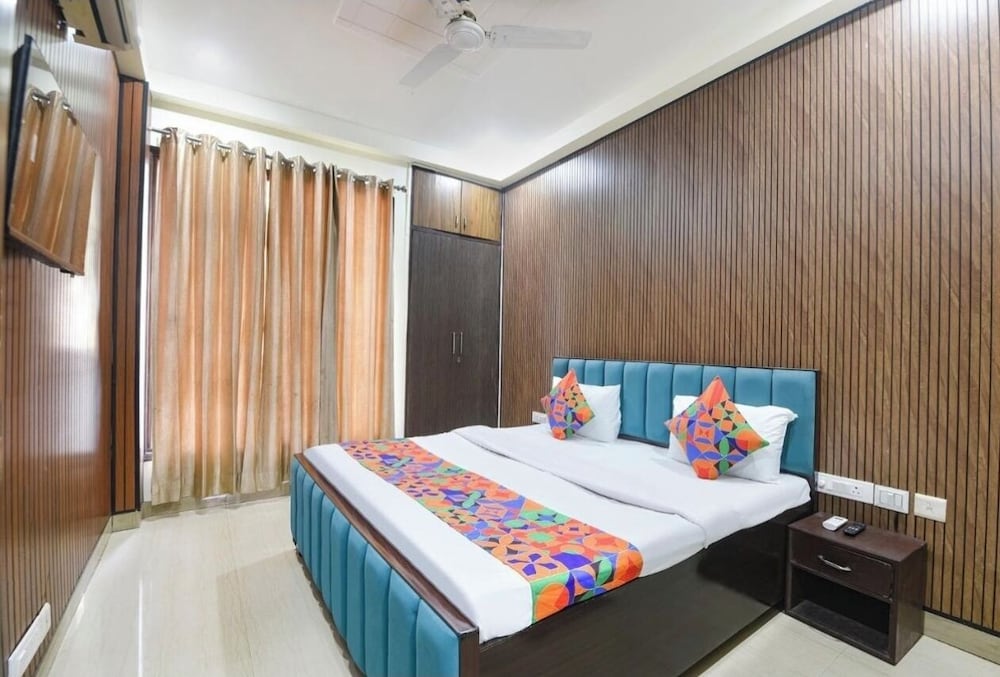 Hotel Red Leaf - last minute hotel in Unknown City