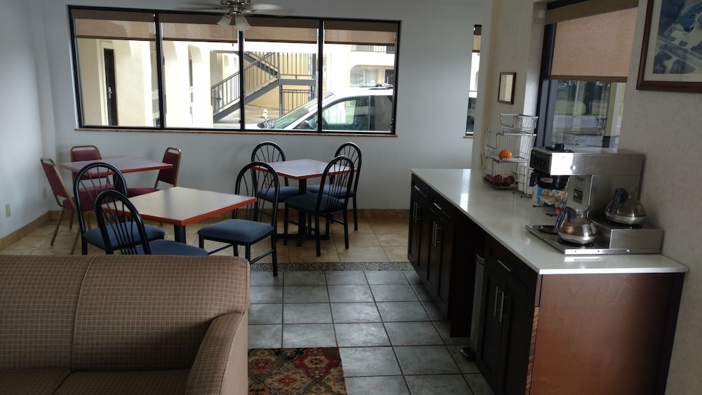 Hotel O Executive Inn & Suites Cuero Hwy 87 - photo 23