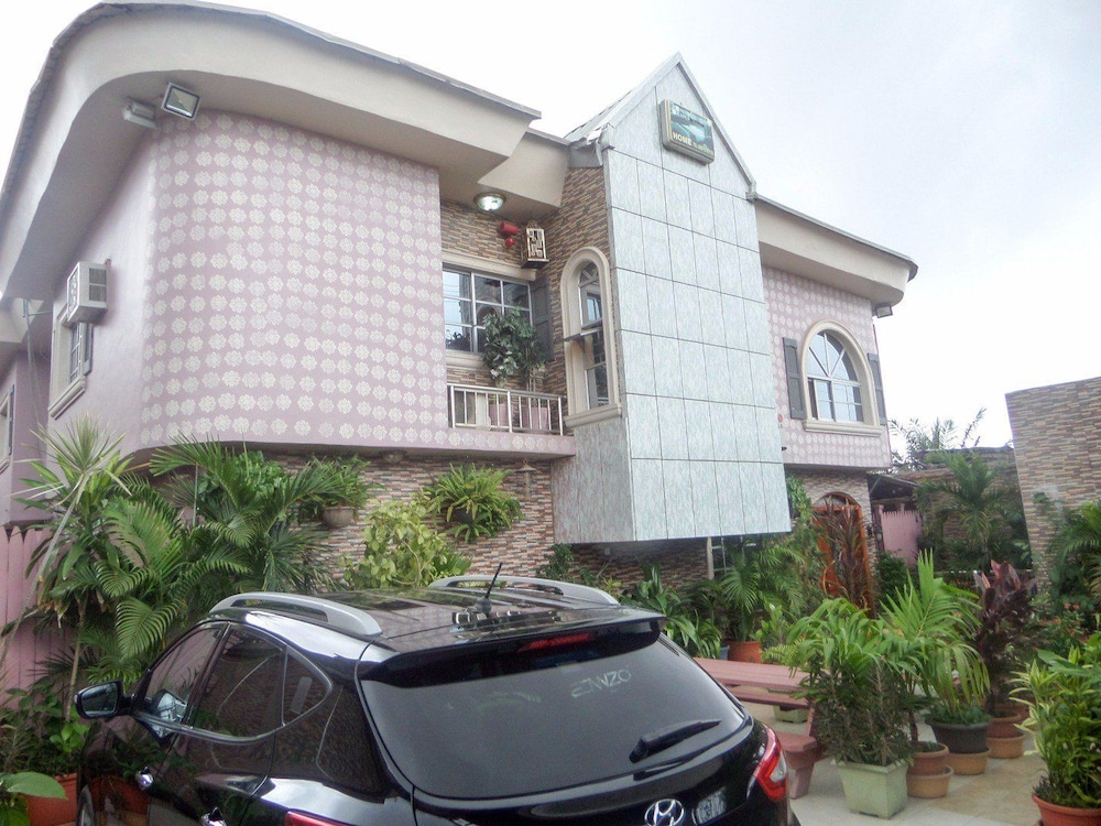 Firstview Luxury Apartment Hotel