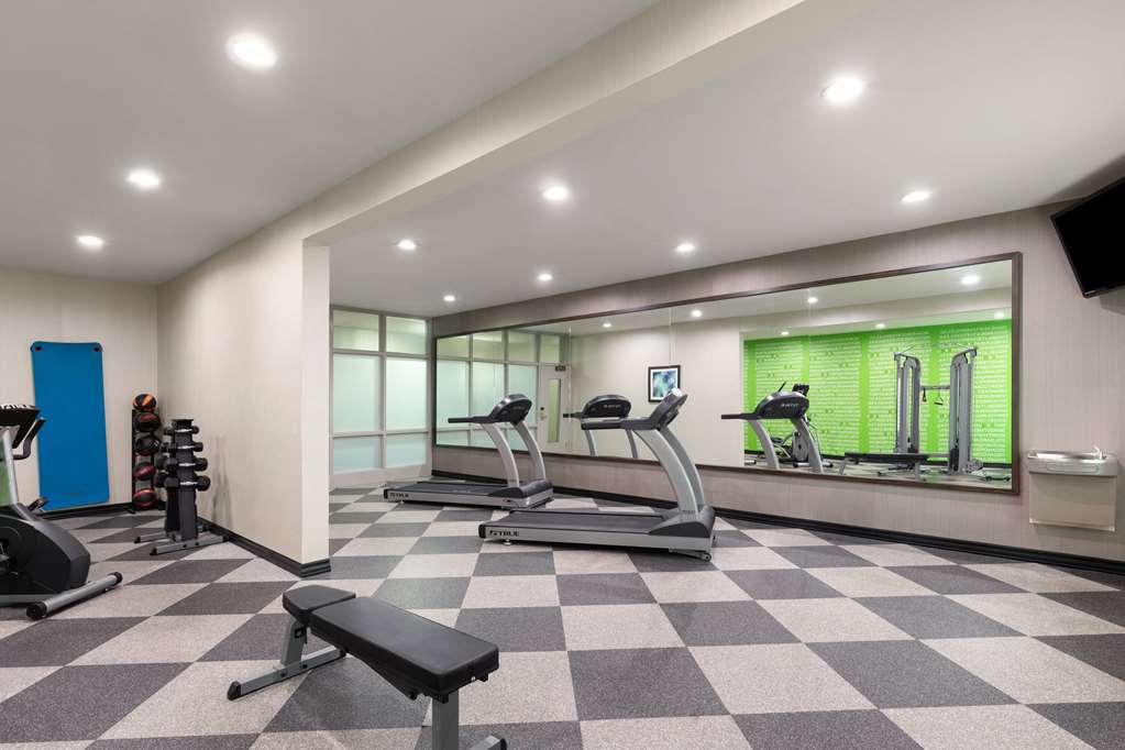 La Quinta Inn & Suites by Wyndham Loudon - photo 23