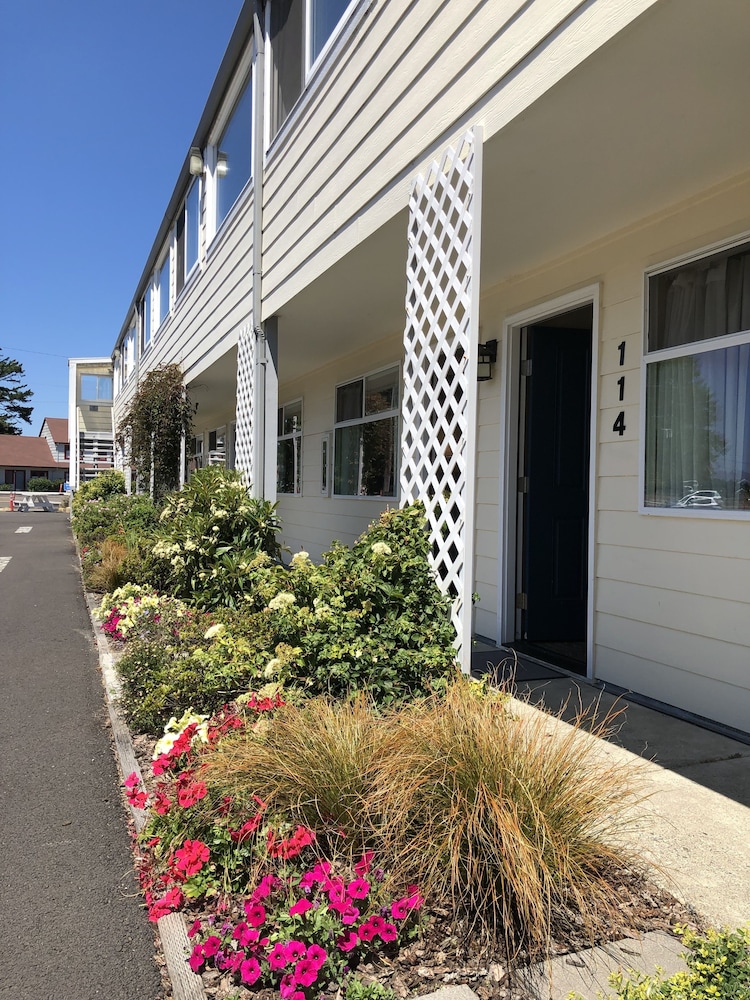 Super 8 by Wyndham Florence OR - photo 28