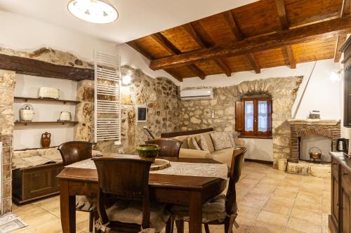 La Casa nella pietra suite Gargano — 4-Star Luxury Hotel in Vico Del Gargano, Italy