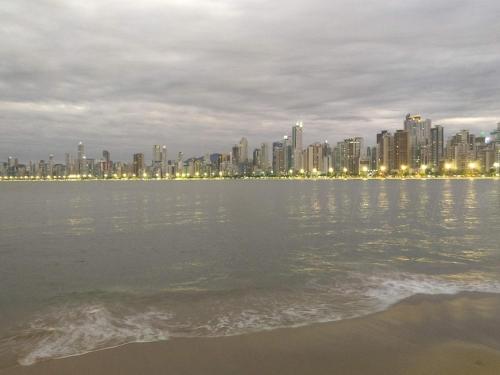Apartamento na Av Atlantica com Ar Condicionado