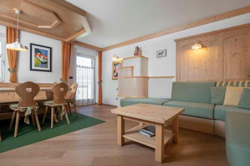 Casa Rododendro Cavalese Dolomites — 4-Star Luxury Hotel in Cavalese, Italy
