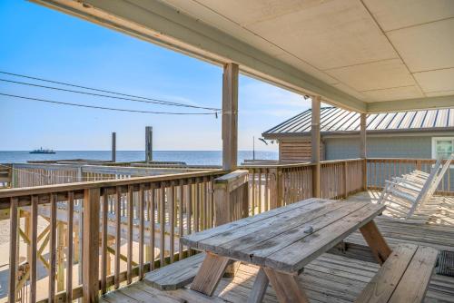 Front Row by Oak Island Accommodations - photo 13