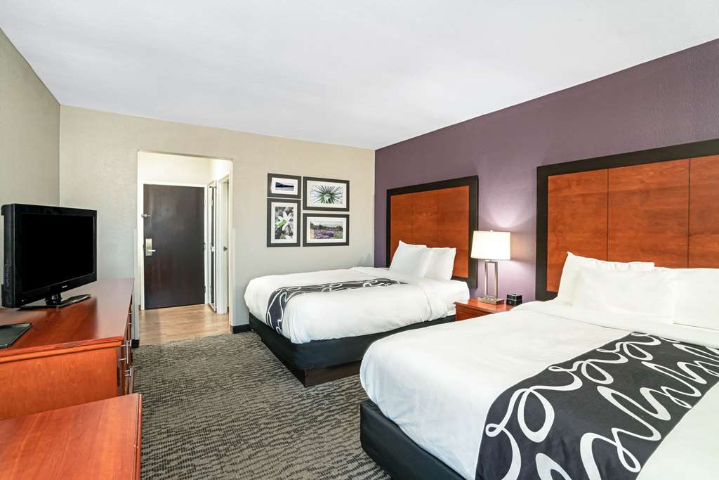 La Quinta Inn & Suites by Wyndham Knoxville North I 75 - photo 26