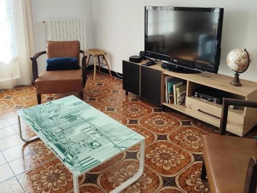 Les Jardins Ducarouge 2 Climatise — hotel in Digoin