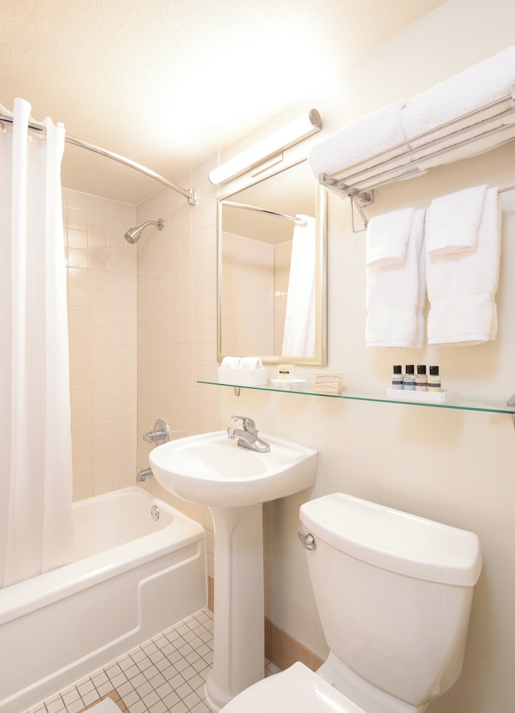 Park Lane Suites and Inn - photo 34