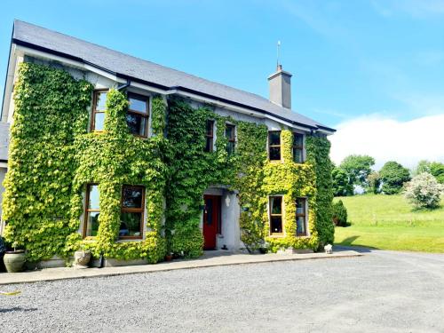 The Garden Gates Guest Accommodation — 5-Star Luxury Hotel in Castlebar, Republic of Ireland