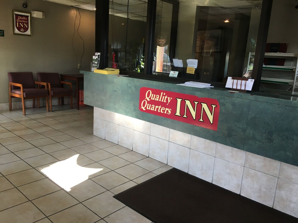 Quality Quarters Inn - photo 3