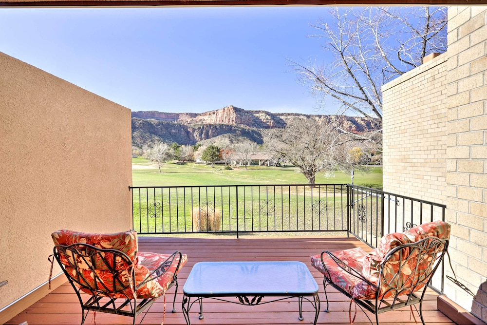 Grand Junction Golf Course Condo with Balconies — 4-Star Luxury Hotel in Grand Junction, United States