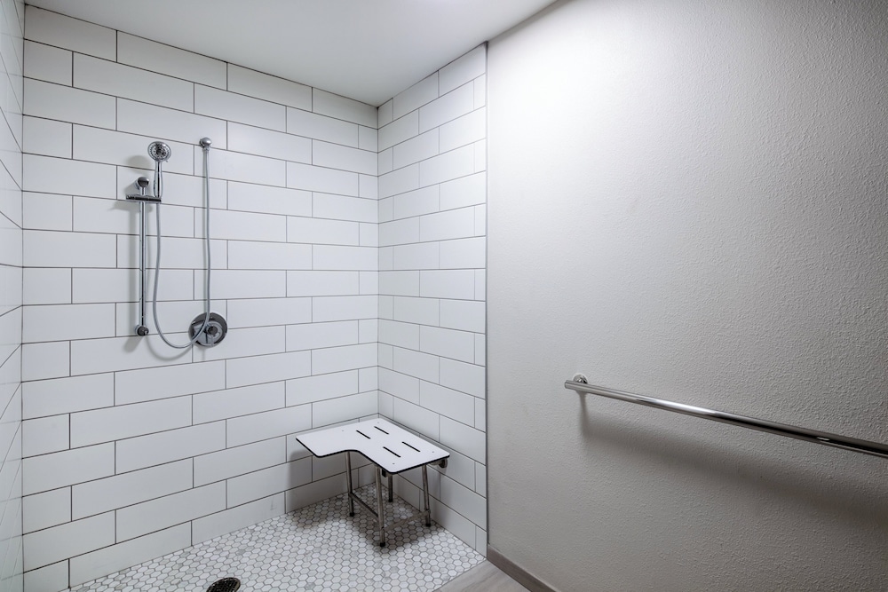 Holiday Inn Express & Suites Turlock Highway 99 - photo 6