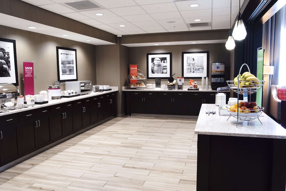 Hampton Inn & Suites Des Moines Urbandale - photo 37