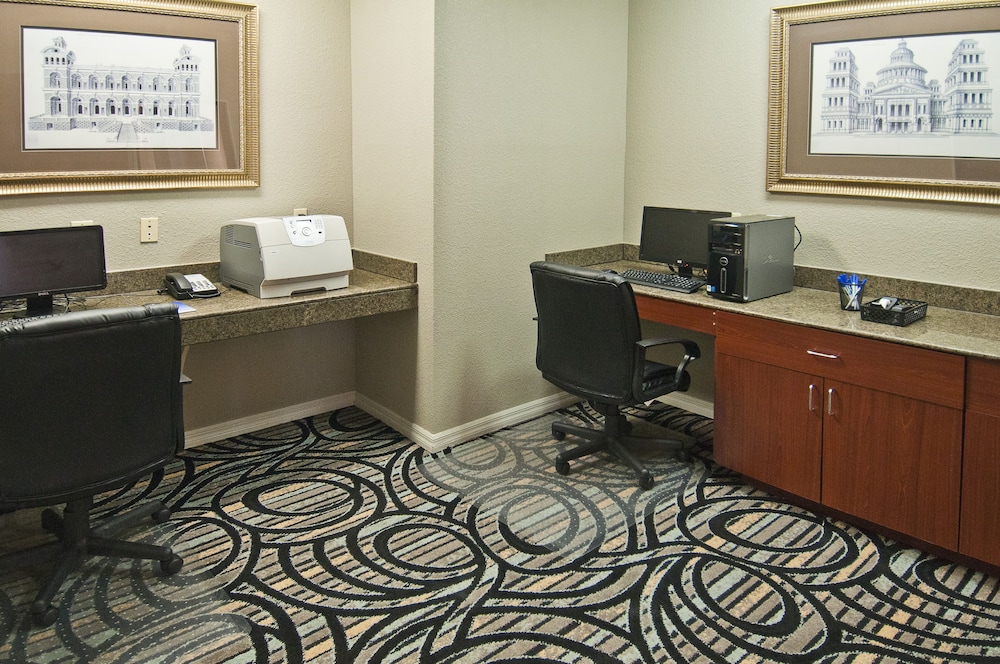Holiday Inn Express Hotel & Suites Lake Charles by IHG - photo 17
