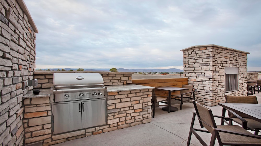 Holiday Inn Express and Suites Green River - photo 52