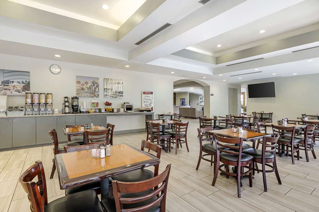 Best Western Plus Palm Desert Resort - photo 10