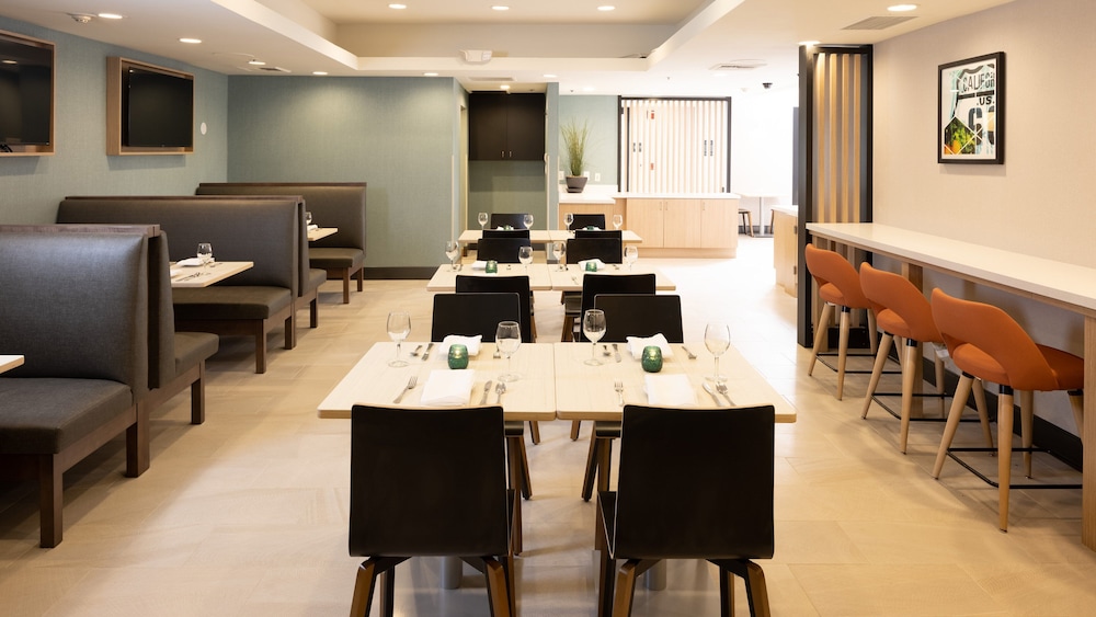 Holiday Inn Santa Ana Orange Co. Arpt by IHG - photo 18