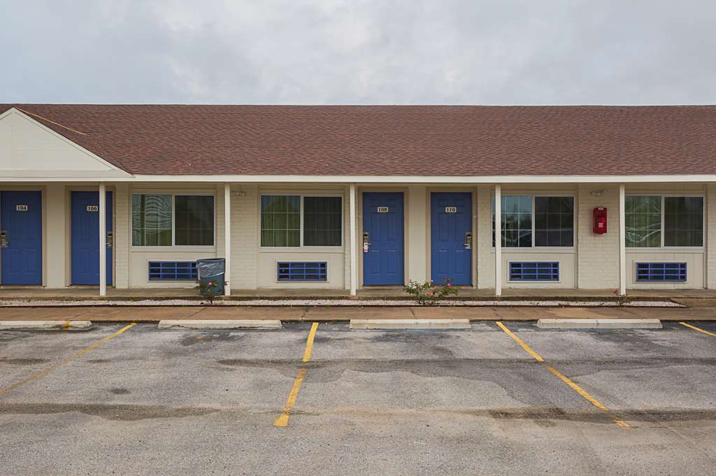 Motel 6 Madisonville TX - photo 6