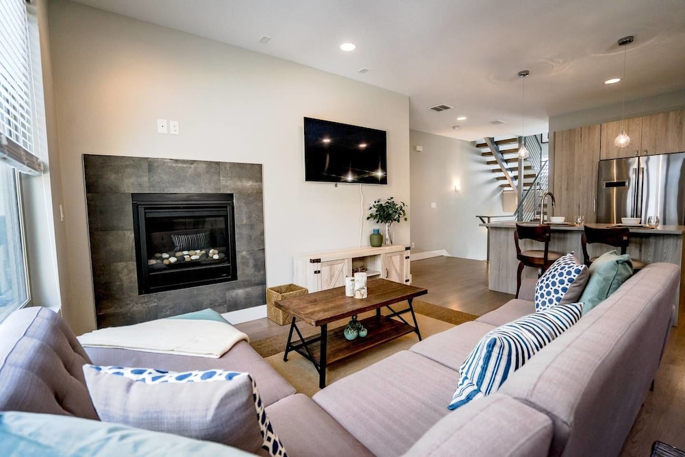 Mile High Lifestyle Townhome in Golden Triangle Rooftop Views — 4-Star Luxury Hotel in Denver, United States